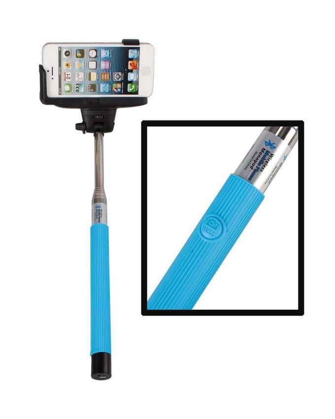 Selfies with selfie stick monopod z07-s