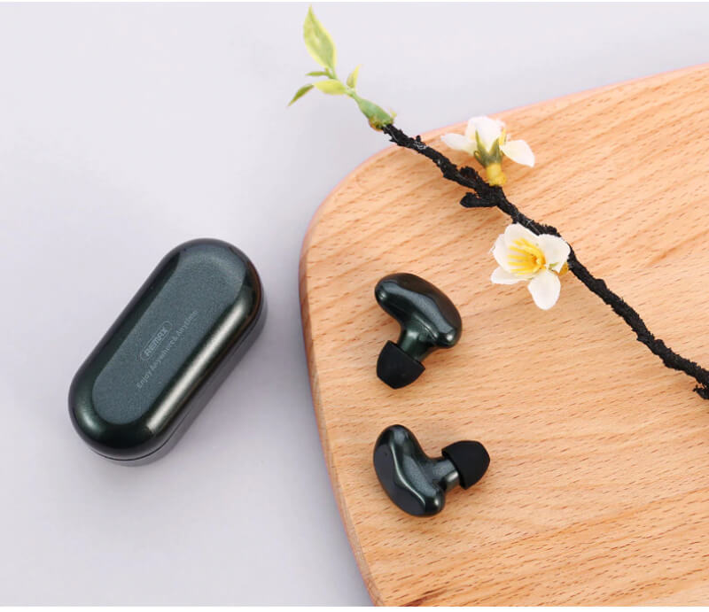 Remax tws-5 true wireless stereo earbuds with charging box